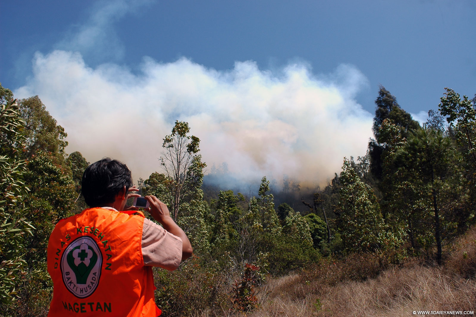 Indonesia fights massive forest fire