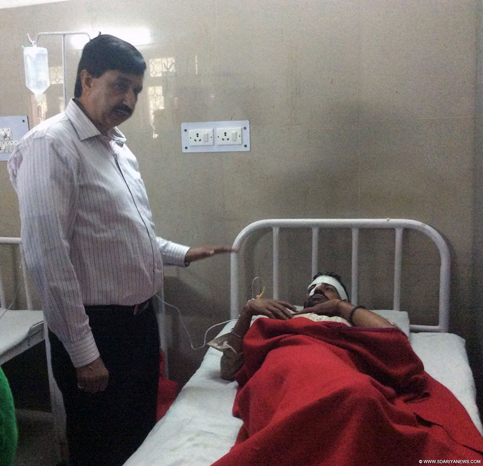 Pawan Gupta visits accident spot, enquires about health of injured