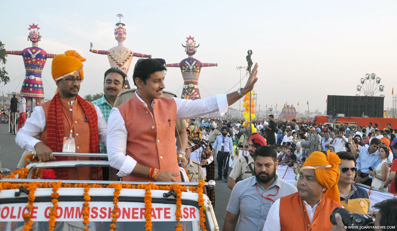 The Minister of State for Information & Broadcasting, Col. Rajyavardhan Singh Rathore addressing the gathering on the occasion of Vijaydashmi, in Amritsar, Punjab on October 22, 2015.