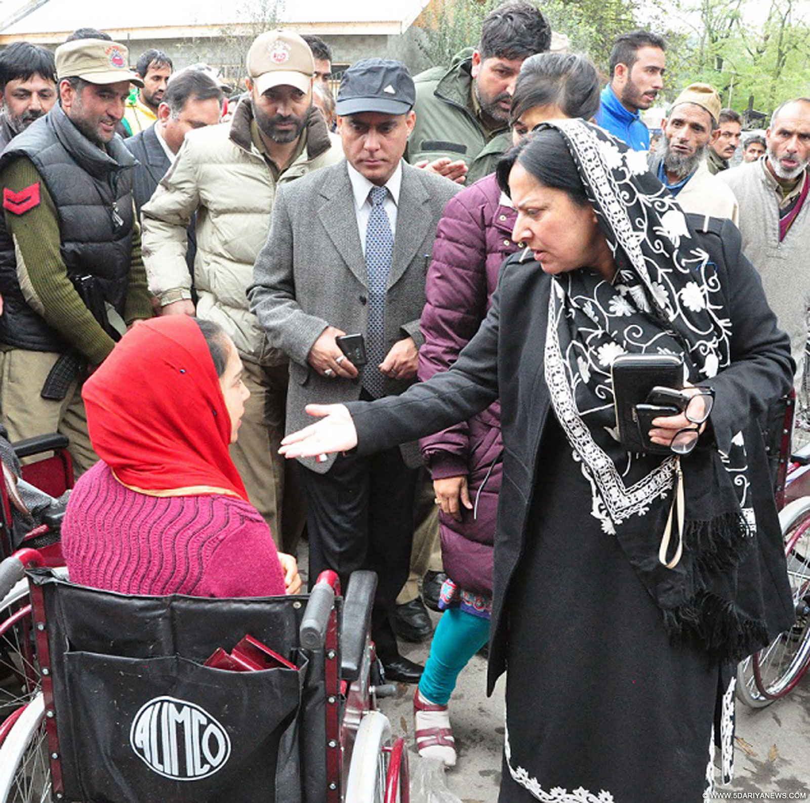 Asiea Naqash distributed cheques, appliances among beneficiaries at Baramulla