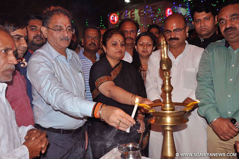 Kavinder, Priya inaugurate 15-day long Diwali festival