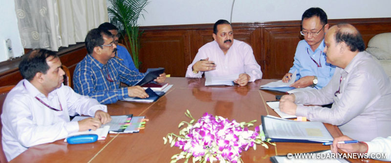 Dr. Jitendra Singh holding a meeting with the senior officers of the DoNER Ministry, in New Delhi on October 27, 2015.