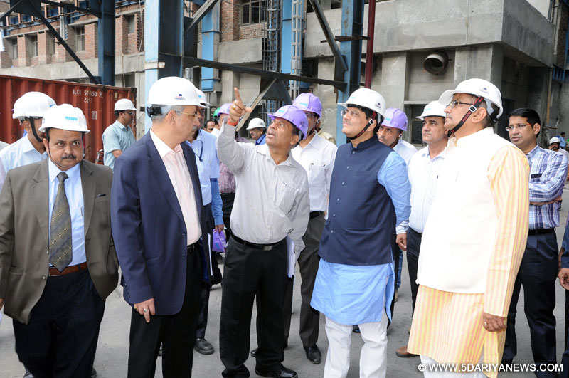 The Minister of State (Independent Charge) for Power, Coal and New and Renewable Energy, Shri Piyush Goyal visiting the Indira Gandhi Super Thermal Power Project (IGSTPP-3x500 MW), Jhajjar, Haryana, on October 27, 2015. The Cabinet Minister for Agriculture, Haryana, Shri O.P. Dhankar, the CMD, NTPC, Shri A.K. Jha, the Director (HR), NTPC, Shri U.P. Pani, the CEO, Aravali Power Company Pvt. Ltd. IGSTPP, Shri S.K. Sinha and senior officials are also seen.