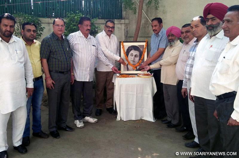 Glowing tributes paid to Smt Indira Gandhi