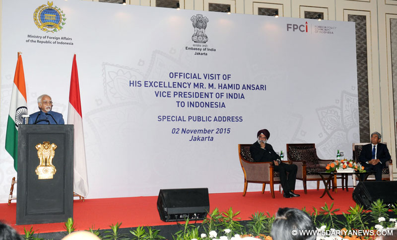 The Vice President, Shri Mohd. Hamid Ansari addressing the public, in Jakarta, Indonesia on November 02, 2015. The Vice Minister of Foreign Affairs of Indonesia, Mr. A.M. Fachir and the Ambassador of India to Indonesia, Shri Gurjit Singh are also seen. 