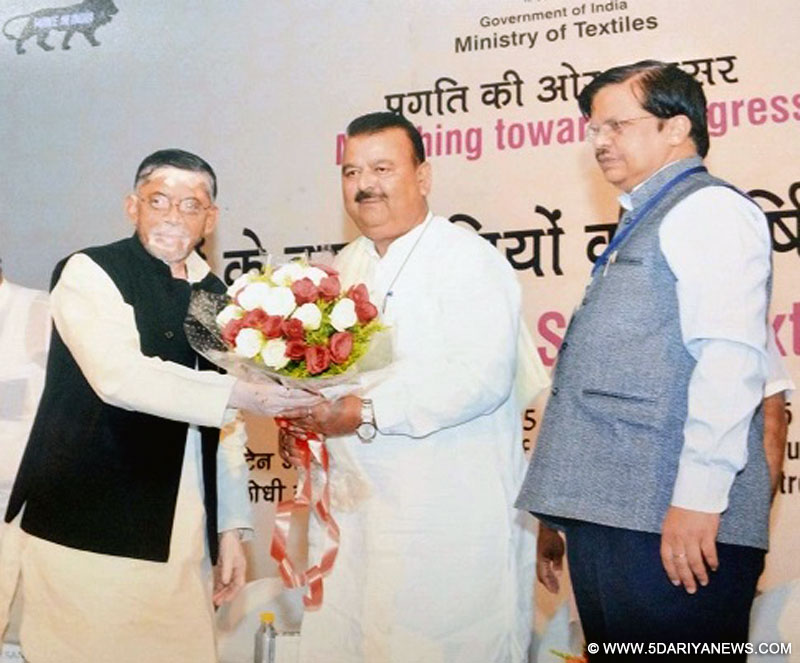 Chander Prakash Attends Annual Conf of State Textile Ministers