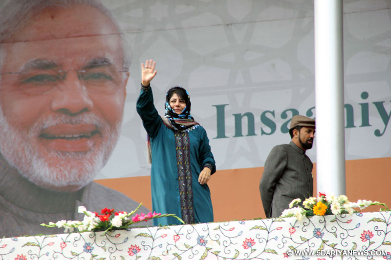 Mehbooba Mufti compliments people; Hails PM’s resolve to carry forward Vajpayee’s initiatives on JK