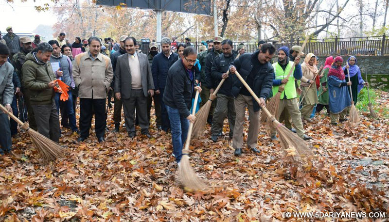 Div Com kick-starts cleanliness drive from Sher-i-Kashmir Park