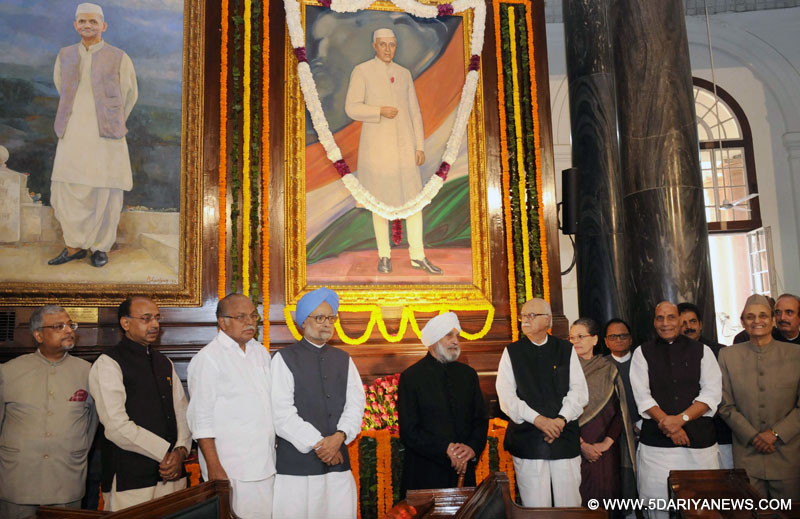 The Union Home Minister, Shri Rajnath Singh, the former Prime Minister, Dr. Manmohan Singh and other dignitaries paid tributes to the former Prime Minister, Pandit Jawaharlal Nehru on his 126th birth anniversary, at Parliament House, in New Delhi on November 14, 2015.