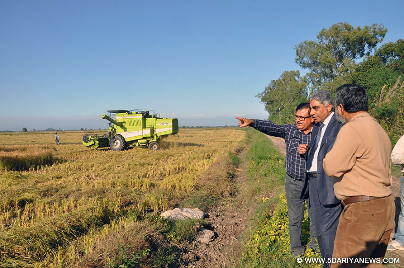 Ghulam Nabi Lone Hanjura inspects Seed Multiplication Farm Chinore