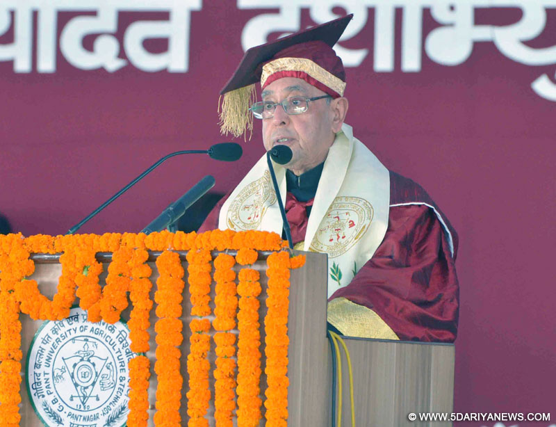 The President, Shri Pranab Mukherjee addressing at the 29th Convocation of Govind Ballabh Pant University of Agriculture & Technology, at Pantnagar, in Uttarakhand on November 17, 2015.