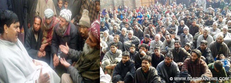Abdul Majeed Padder distributes Rs 6 lakh cheques among 40 IAY beneficiaries at Pahloo Kulgam