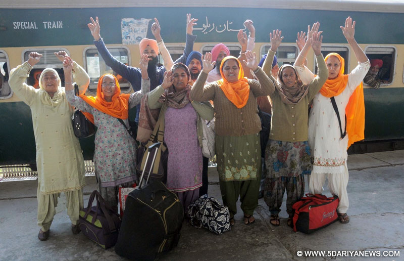 Sikh pilgrims leave for Gurdwara Nankana Sahib in Pakistan to celebrate the birth anniversary of Guru Nanak Dev from Attari International Railway Station in Amritsar on Nov 20, 2015. 