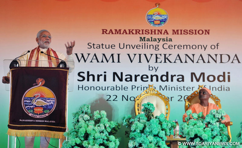 The Prime Minister, Shri Narendra Modi addressing at the statue unveiling ceremony of Swami Vivekananda in Ram Krishna Mission, Kuala Lumpur, Malaysia on November 22, 2015. 