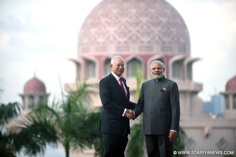 The Prime Minister, Shri Narendra Modi with the Prime Minister of Malaysia, Mr. Najib Razak, in Malaysia on November 23, 2015.