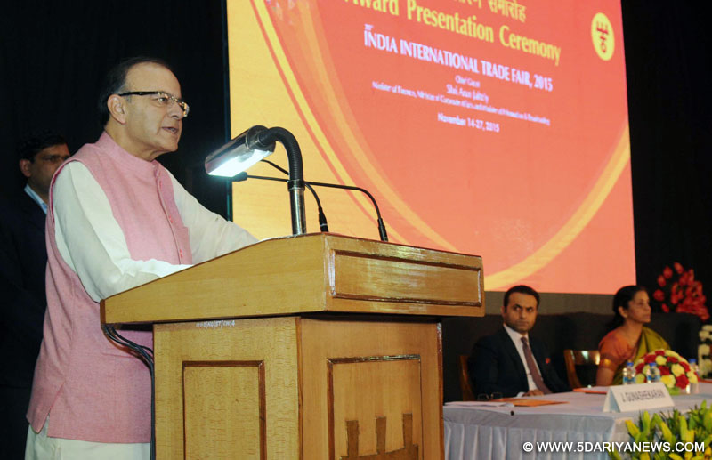 Arun Jaitley addressing at the closing session of the India International Trade Fair (IITF), at Pragati Maidan, in New Delhi on November 27, 2015.