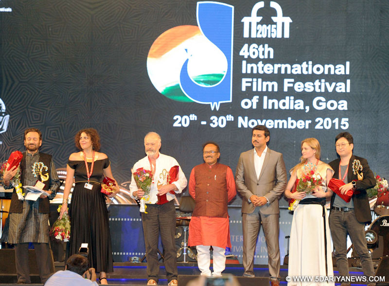 Jury members felicitated by the Goa Chief Minister Laxmi Kant Parsekar and the Minister of State for Information and Broadcasting, Col. Rajyavardhan Singh Rathore, at the closing ceremony of the 46th International Film Festival of India (IFFI-2015), in Panaji, Goa on Nov 30, 2015. 
