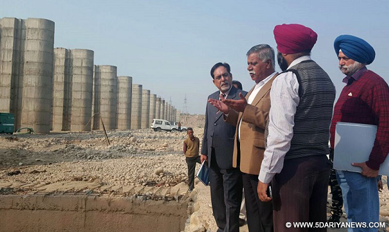 Sukhnandan inspects ongoing works of gated barrage on Tawi