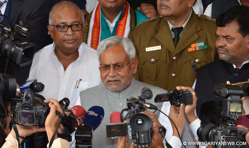 Nitish Kumar again Bihar CM, Lalu