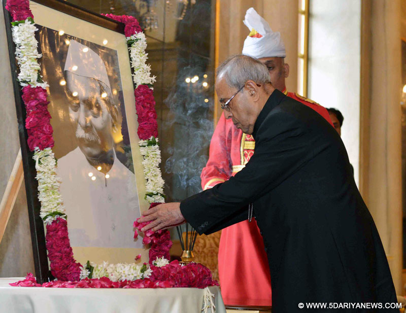 The President, Shri Pranab Mukherjee paying homage at the portrait of the former President, Late Dr. Rajendra Prasad on the occasion of his 131st birth anniversary, in New Delhi on December 03, 2015.
