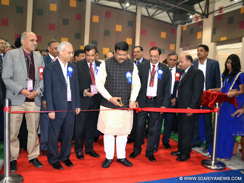 The Minister of State for Petroleum and Natural Gas (Independent Charge), Shri Dharmendra Pradhan inaugurating the SPG 11th Biennial Conference and Exhibition, in Jaipur on December 04, 2015. The Secretary, Ministry of Petroleum and Natural Gas, Shri K.D. Tripathi is also seen.