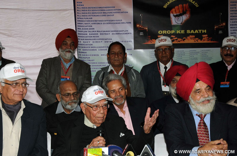 Supreme Court lawyer Ram Jethmalani joins a demonstration to press for speedy implementation of One Rank One Pension in New Delhi, on Dec 7, 2015. 