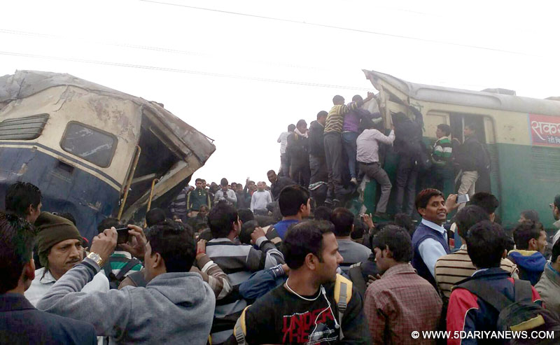 हरियाणा में 2 ट्रेनें टकराईं, 100 लोग घायल