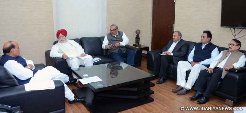 A delegation from Greater Cooch Behar People’s Association calling on the Union Home Minister, Shri Rajnath Singh, in New Delhi on December 11, 2015. The Member of Parliament from Darjeeling in West Bengal, Shri S.S. Ahluwalia and the Secretary, Ministry of Home Affairs, Shri Rajiv Mehrishi are also seen. 