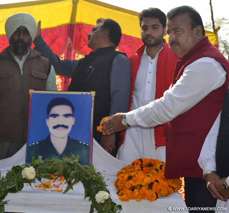 Chander Prakash Ganga pays tribute to martyr Capt Bahadur Singh
