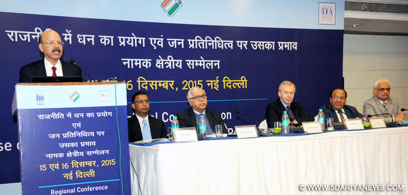 The Chief Election Commissioner, Dr. Nasim Zaidi delivering the inaugural address at the Regional Conference on the use of money in politics & its effect on People’s Representation, in New Delhi on December 15, 2015. The Election Commissioners, Shri A.K. Joti and other dignitaries are also seen.