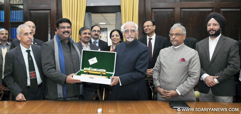 The Vice President, Shri Mohd. Hamid Ansari handing over to the Minister of State for Petroleum and Natural Gas (Independent Charge), Shri Dharmendra Pradhan the replica of Capsule containing signatures of leaders of Turkmenistan, Afghanistan, Pakistan and India which marks the Groundbreaking Ceremony (on December 13,2015) of TAPI Gas Pipeline Project in Mary, Turkmenistan, in New Delhi on December 16, 2015. 
