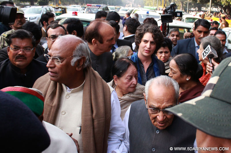 Sonia Gandhi, Rahul Gandhi appear in court, granted bail; Congress lambasts Modi