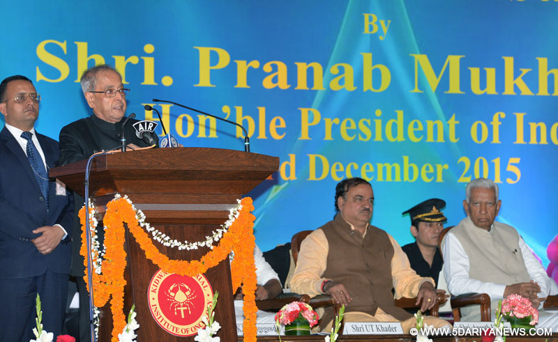 The President, Shri Pranab Mukherjee addressing at the laying of foundation stone of a State Cancer Institute and inauguration of the Foundation Day celebrations of the Kidwai Memorial Institute of Oncology, in Bengaluru, Karnataka on December 23, 2015. The Governor of Karnataka, Shri Vajubhai Rudabhai Vala, the Union Minister for Chemicals and Fertilizers, Shri Ananth Kumar are also seen.