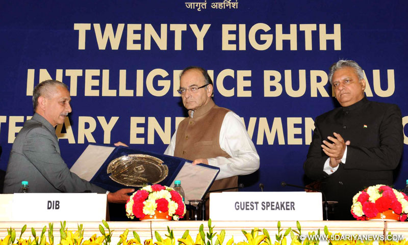 The Union Minister for Finance, Corporate Affairs and Information & Broadcasting, Shri Arun Jaitley being presented a memento at the 28th I.B. Centenary Endowment Lecture 2015, in New Delhi on December 23, 2015. 