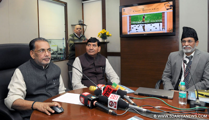 The Union Minister for Agriculture and Farmers Welfare, Shri Radha Mohan Singh launching the Mobile App “Crop Insurance”, at a function, in New Delhi on December 23, 2015. The Minister of State for Agriculture and Farmers Welfare, Shri Mohanbhai Kalyanjibhai Kundariya and the Secretary, Department of Agriculture and Cooperation & Farmers Welfare, Shri Siraj Hussain are also seen.
