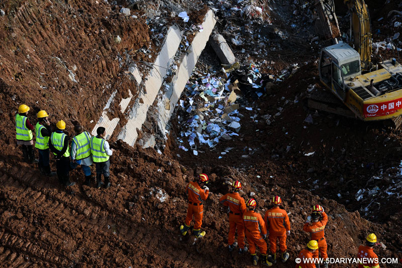 11 lifted from collapsed China mine, others still trapped