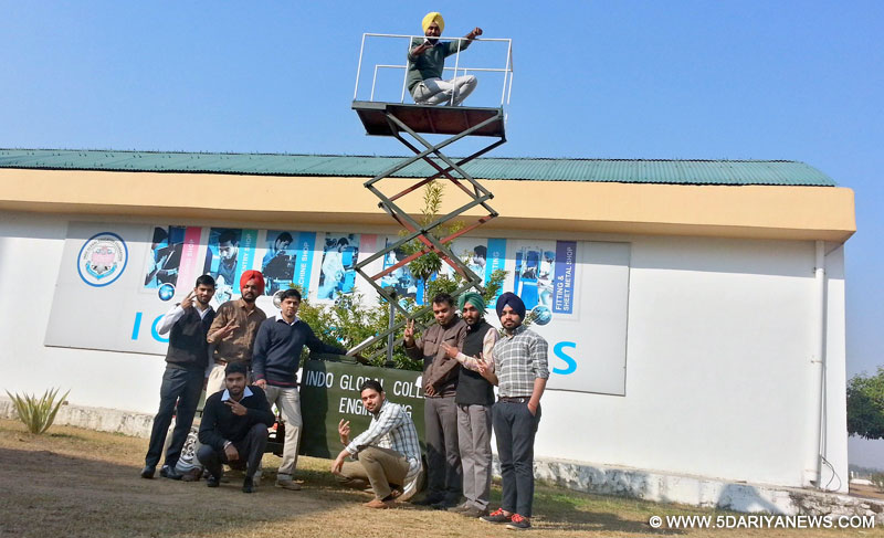 Students of Indo Global group Colleges developed self-propelled hydraulic lift