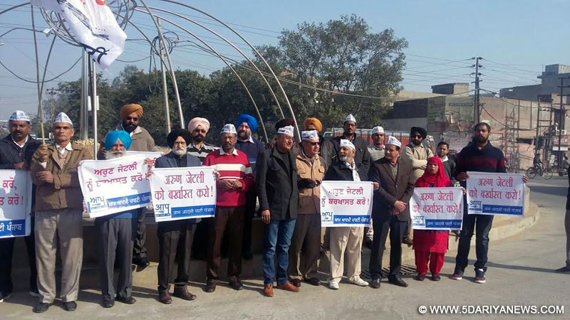 Aam Aadmi Party protests against Jaitly