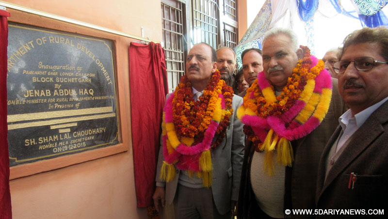 Abdul Haq inaugurates Panchayat Ghar, lays foundation stone of CFC at Chakrohi