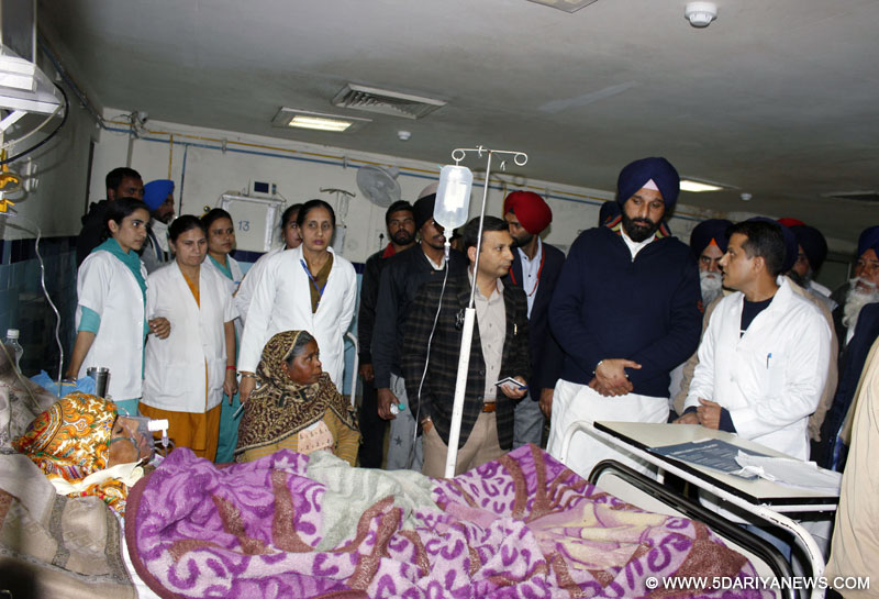 Bikram Singh Majithia meets under treatment injured of tragic road accident-enquires about Health