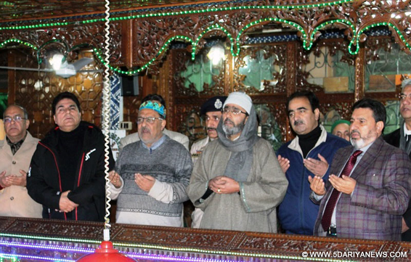 	Altaf Bukhari visits Dastageer Sahab (RA) shrines at Khanyar, Sarai Bala, Reviews Urs arrangements