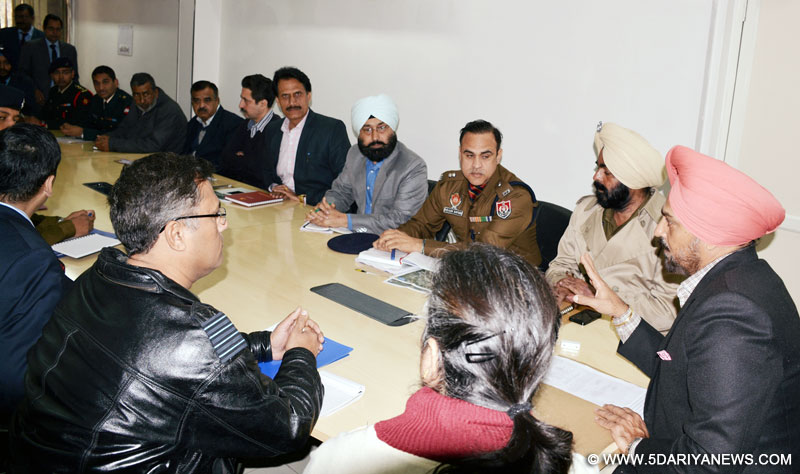 ਡਿਪਟੀ ਕਮਿਸ਼ਨਰ ਸ੍ਰੀ ਤੇਜਿੰਦਰ ਪਾਲ ਸਿੰਘ ਸਿੱਧੂ ਆਪਸੀ ਤਾਲਮੇਲ ਅਤੇ ਸੁਰੱਖਿਆ ਦੇ ਮੱਦੇਨਜ਼ਰ ਸੱਦੀ ਗਈ ਮੀਟਿੰਗ ਦੀ ਪ੍ਰਧਾਨਗੀ ਕਰਦੇ ਹੋਏ। 