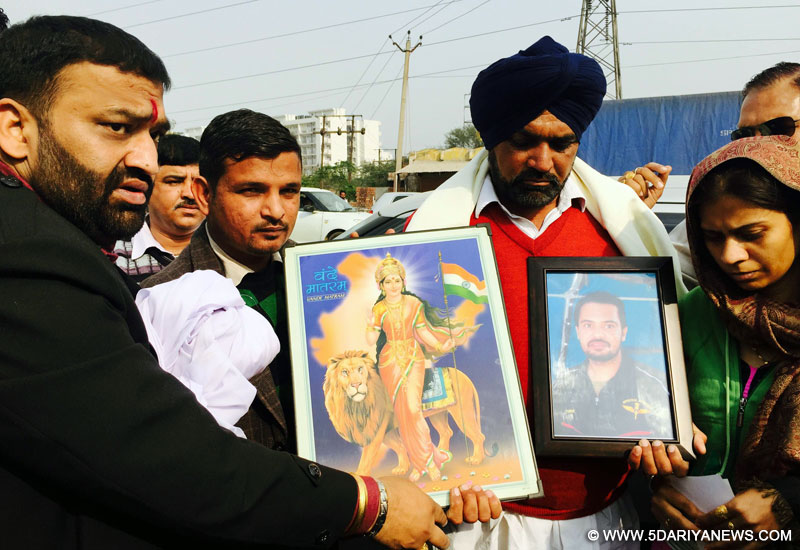 एंटी टेररिस्ट फ्रंट इंडिया ने शहीद गुरसेवक के परिजनों को किया सम्मानित