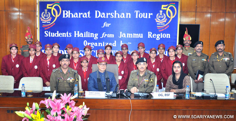 Kiren Rijiju in a group photograph with the children of Jammu and Kashmir, in New Delhi on January 08, 2016. 