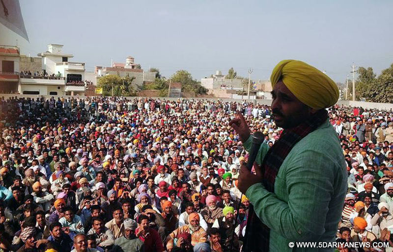 ਬਾਦਲ ਪਰੀਵਾਰ ਪੰਜਾਬ ਵਿੱਚ ਆਮ ਆਦਮੀ ਪਾਰਟੀ ਦੀ ਲਹਿਰ ਤੋਂ ਡਰਿਆ-ਆਮ ਆਦਮੀ ਪਾਰਟੀ