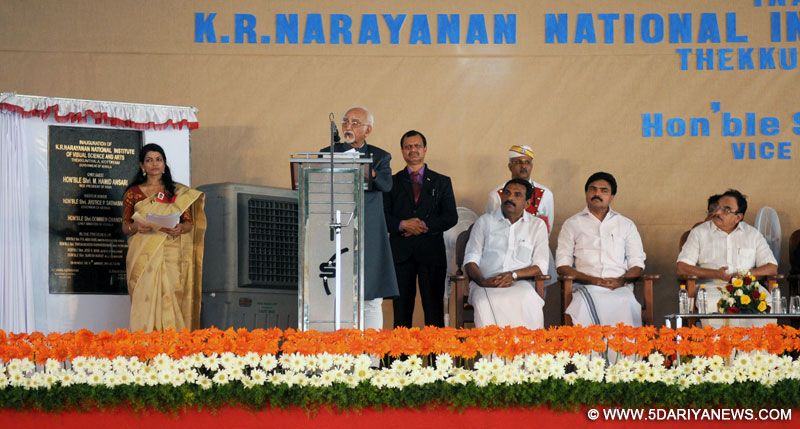 The Vice President, M. Hamid Ansari addressing the gathering after inaugurating the K.R. Narayanan National Institute of Visual Sciences & Arts, at Kottayam, in Kerala on January 11, 2016.