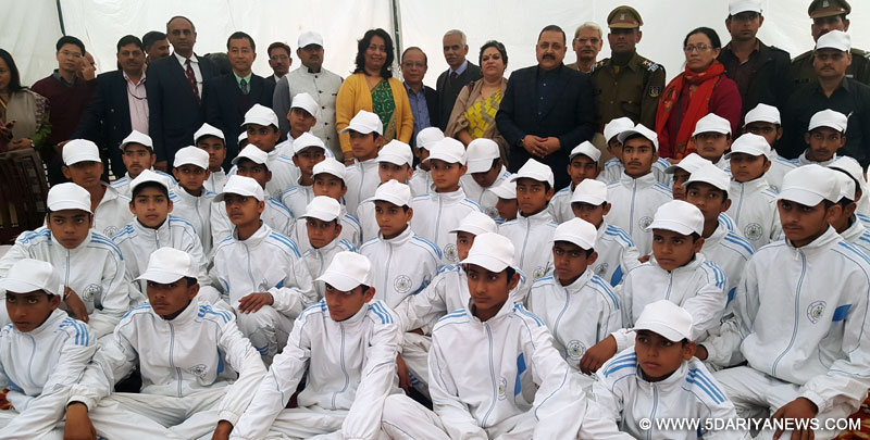  Dr. Jitendra Singh in a group photograph with the children, during the joint celebration of “Lohri” and “Bihu” festivals, organised by the DoNER Ministry, in New Delhi on January 13, 2016. 