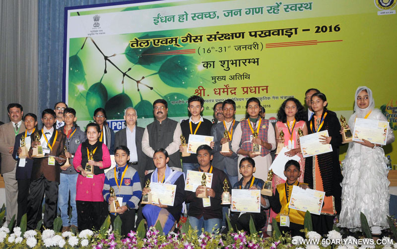 The Minister of State for Petroleum and Natural Gas (Independent Charge), Shri Dharmendra Pradhan in a group photograph with the award winners, at the inauguration of the Oil & Gas Conservation Fortnight 2016, organised by the PCRA, in New Delhi on January 16, 2016. The Secretary, Ministry of Petroleum and Natural Gas, Shri K.D. Tripathi is also seen. 
