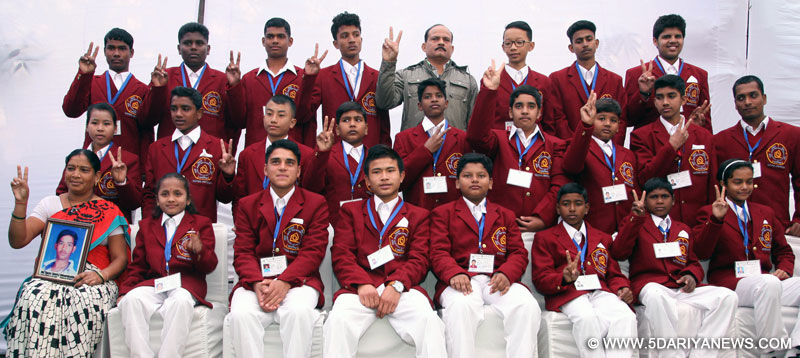 The Winners of the National Bravery Awards-2015, at a function, in New Delhi on January 18, 2016. 