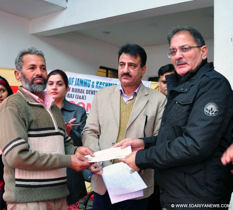 Speaker distributes cheques under Swachh Bharat Abhiyan